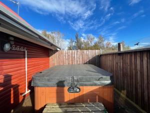 Northen Lights Cabin, Riverside, Mountain view