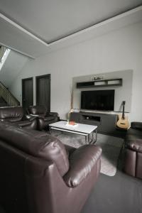 Tropical Bliss Villa by The Feelas