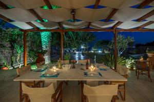 Maria’s Mansion 3 m from the SEA