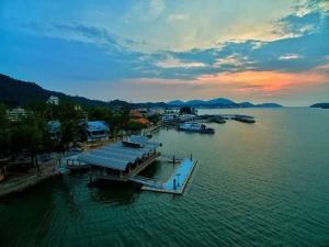 lumut manjung homestay john faten