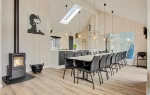 Nice Home In Blåvand With Kitchen