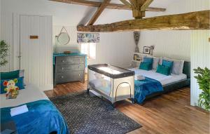 Maisons de vacances 1 Bedroom Stunning Home In Argentonnay : photos des chambres