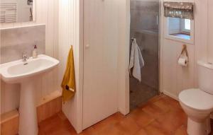 Maisons de vacances 1 Bedroom Stunning Home In Argentonnay : photos des chambres