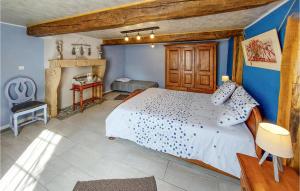 Maisons de vacances Awesome Home In Pouilly-sous-charlieu With Outdoor Swimming Pool And 1 Bedrooms : photos des chambres