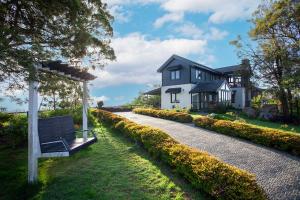 StayVista at Little Heaven with Breakfast