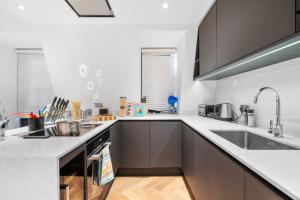 Stunning 1-Bedroom Penthouse in Marble Arch 72