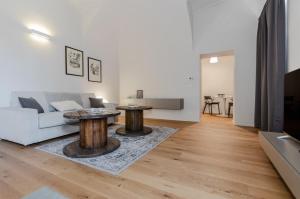 GuestHost - Asti Centro Modern & Elegant Apt