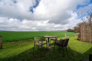 Pook Lane, East Lavant, Chichester, West Sussex PO18 0AX, England.