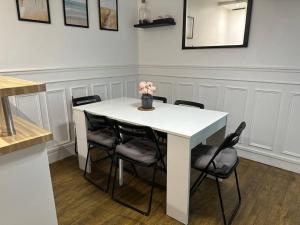 Charmant 3 pièces Champs-Elysées, Ternes, Porte Maillot, 17ème