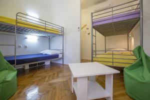 Bed in 8-Bed Mixed Dormitory Room room in Downtown Hostel