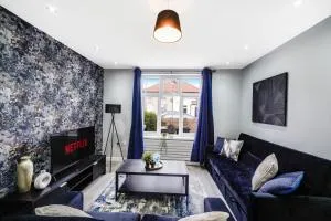 Exquisite London Home - Parking - Sleeps 10 - Goodmayes