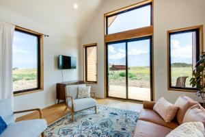 Yellowstone Prairie Retreat: 360 Mountain Views!