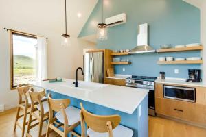 Yellowstone Prairie Retreat: 360 Mountain Views!