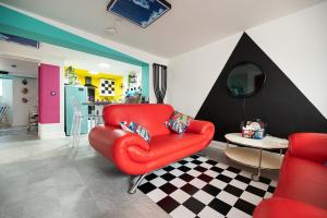 Flawsome stays colourful Whimsical Apartment with Garden close to Ramsgate Harbour great for families