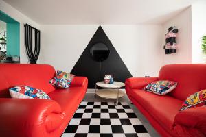 Flawsome stays colourful Whimsical Apartment with Garden close to Ramsgate Harbour great for families