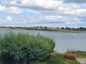 Maisons de vacances Parenthese relaxante les pieds dans l eau : Maison de Vacances