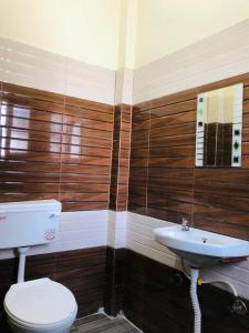 HOTEL TIP TOP -- LPU Law Gate -- Family, Students, Couples