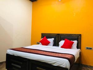 HOTEL TIP TOP -- LPU Law Gate -- Family, Students, Couples