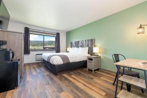 Modernized King room in Ridgway Lodge and Star Saloon