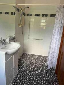 Spacious Countryside 4BD House!