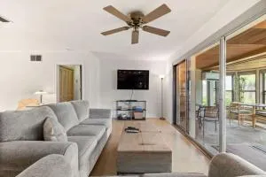 Pelican Paradise Nostalgic Comfort Awaits - Davis Shores