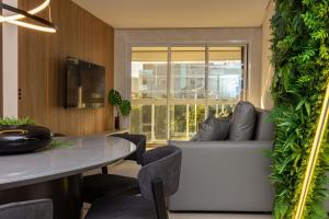 Caraíbas 202 – Lindíssimo Apartamento em Canto Grande, a 120 Metros do Mar - Piscina térreo.