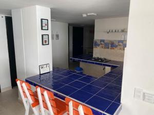 Lujoso, frente a la playa, con terraza y vista al mar .