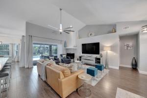 Palm Harbor Estate w Pool & Fruit Trees on Acre