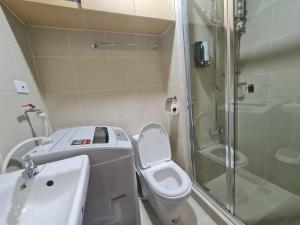 Chic 2 Bedroom EDSA APT with Balcony