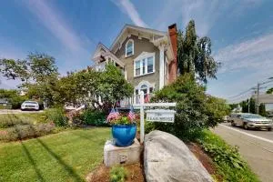 The Bean House Upstairs and Downstairs Unit - Youngtown