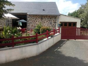 Maisons de vacances Gite Anglards-de-Salers, 3 pieces, 4 personnes - FR-1-742-41 : photos des chambres