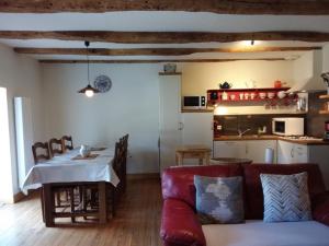 Maisons de vacances Gite Thiezac, 4 pieces, 6 personnes - FR-1-742-113 : photos des chambres