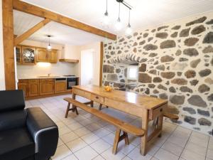 Maisons de vacances Gite Polminhac, 4 pieces, 7 personnes - FR-1-742-219 : photos des chambres