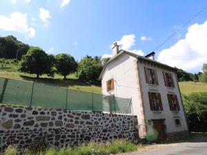 Maisons de vacances Gite Thiezac, 4 pieces, 8 personnes - FR-1-742-46 : Maison de Vacances