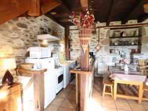 Maisons de vacances Gite Sansac-de-Marmiesse, 2 pieces, 3 personnes - FR-1-742-200 : photos des chambres
