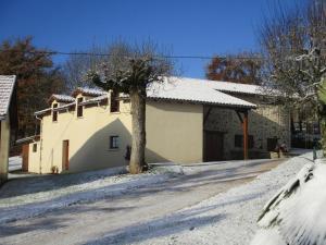 Maisons de vacances Gite Saint-Etienne-de-Maurs, 4 pieces, 6 personnes - FR-1-742-175 : photos des chambres