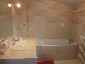 Maisons de vacances Gite Cros-de-Montvert, 3 pieces, 5 personnes - FR-1-742-232 : photos des chambres