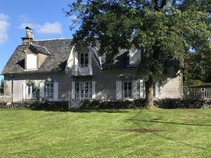 Maisons de vacances Gite Saint-Bonnet-de-Salers, 5 pieces, 9 personnes - FR-1-742-288 : photos des chambres