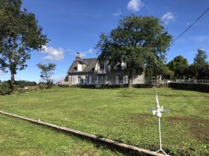 Maisons de vacances Gite Saint-Bonnet-de-Salers, 3 pieces, 5 personnes - FR-1-742-499 : photos des chambres