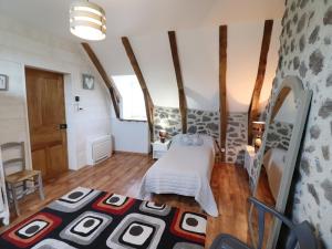 Maisons de vacances Gite Fontanges, 4 pieces, 6 personnes - FR-1-742-413 : photos des chambres