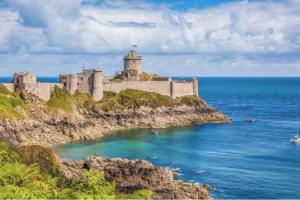 Maisons de vacances Petite maison charme Pleslin pres plages Dinard : photos des chambres