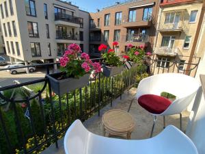 Spacious Old Town Apt, 3 Rooms, Sleeps 6-7