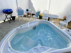 White Feather Suite Hot Tub Private Sleeps 2 - Ahwahnee