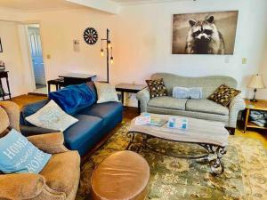 Raccoon Hideout Hot Tub BBQ Arcade Darts - 4hvězdičkové hotely ve městě Oakhurst