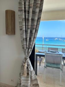 Appartements Premium Sea Front Apartment : photos des chambres