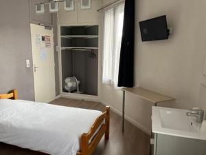 Hotels Hotel Aux Bons Amis : Chambre Double avec Salle de Bains Privative