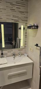 family apartment with swimming pool air conditionning and elevator
