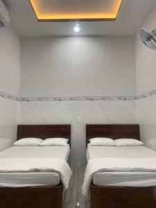 Nhà nghỉ Hoàng Gia