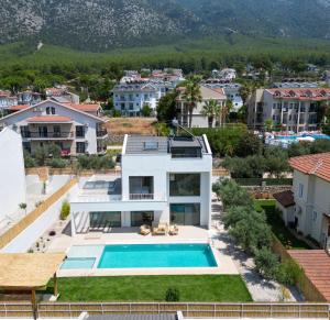 Villa Neo with 2 private pools, bbq, jacuzzi and sauna