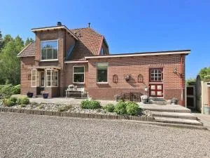 Characteristic country house with wellness - 莱茵登